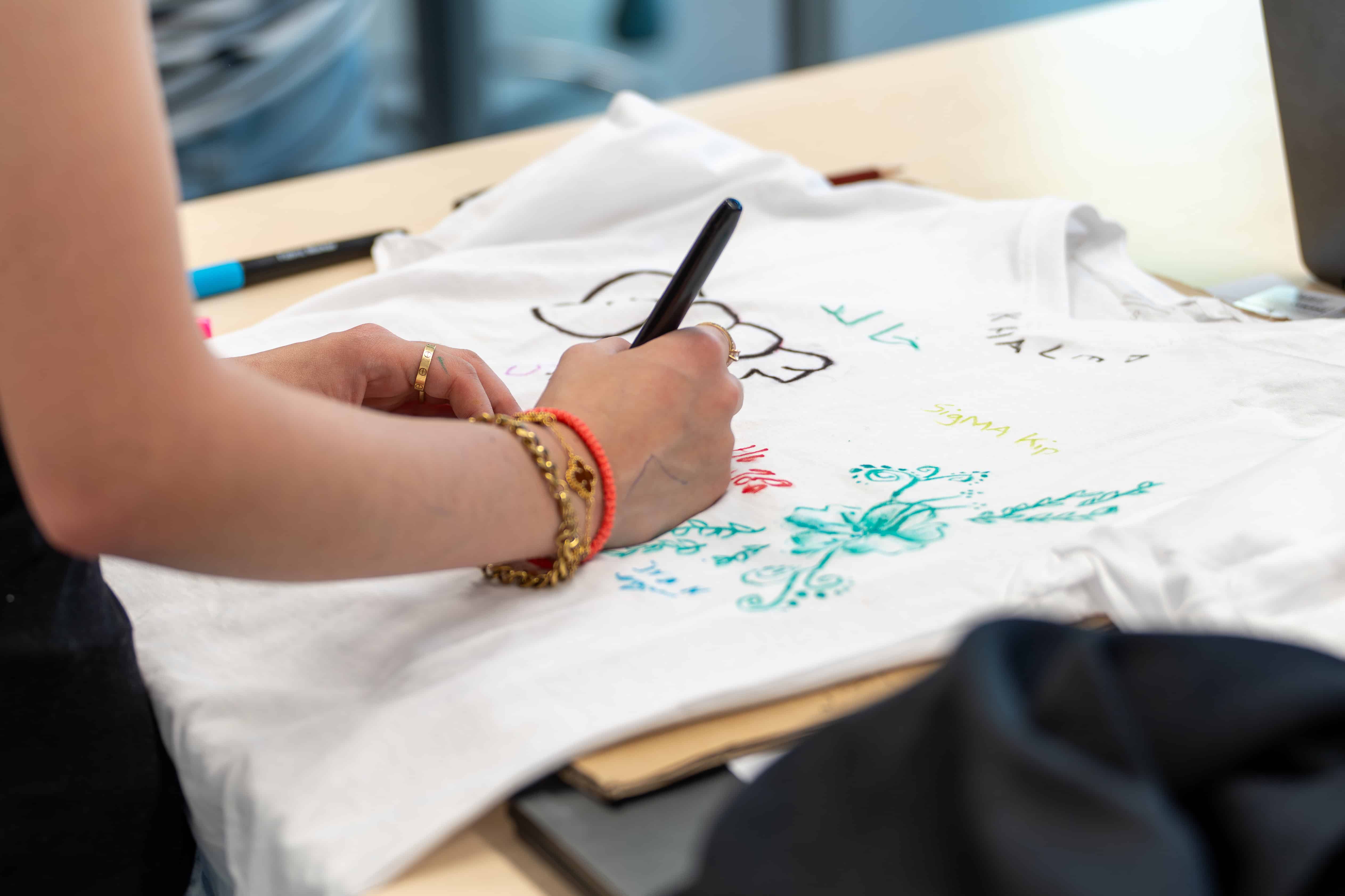 T-shirt ontwerpen workshop op school en naschoolse opvang